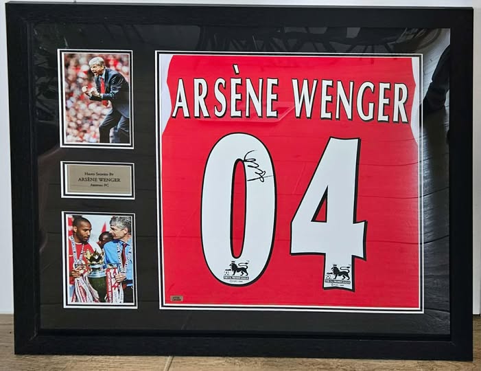 Arsène Wenger dedikált mez
