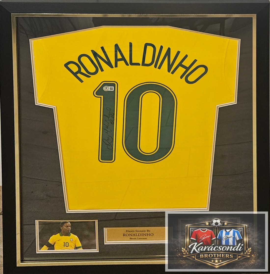 Ronaldinho aláírt, keretezett brazil válogatott mez