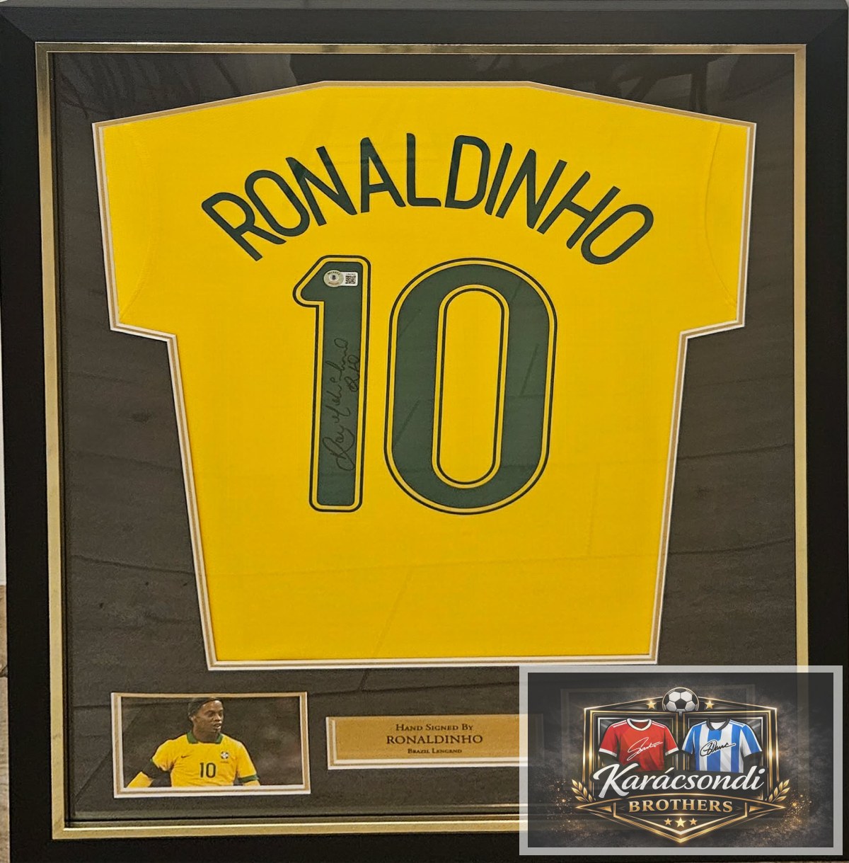 Ronaldinho aláírt, keretezett brazil válogatott mez